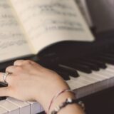 マンションでのピアノ演奏は非常識？苦情を回避するルールと防音対策を徹底解説