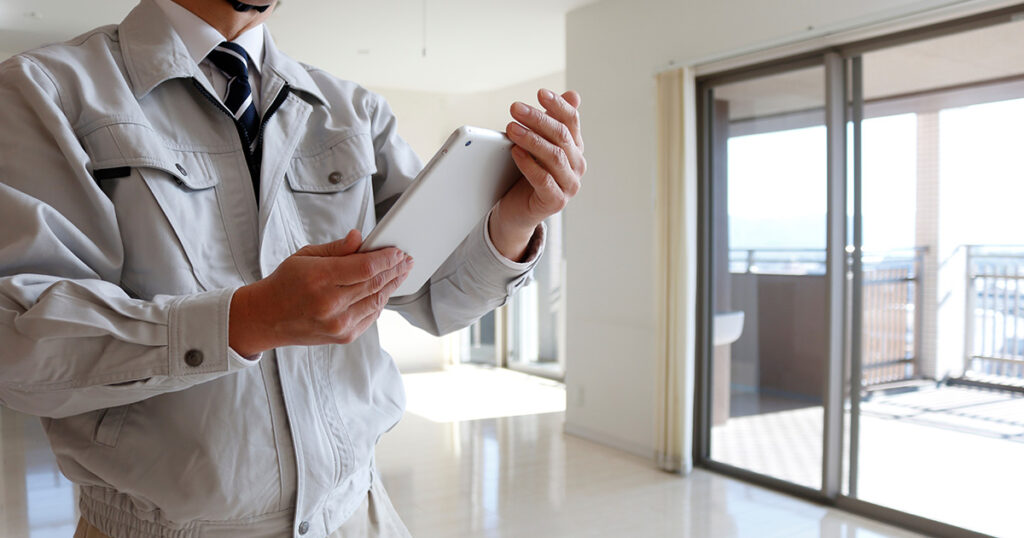 住宅メンテナンスの適切な時期に点検するイメージ